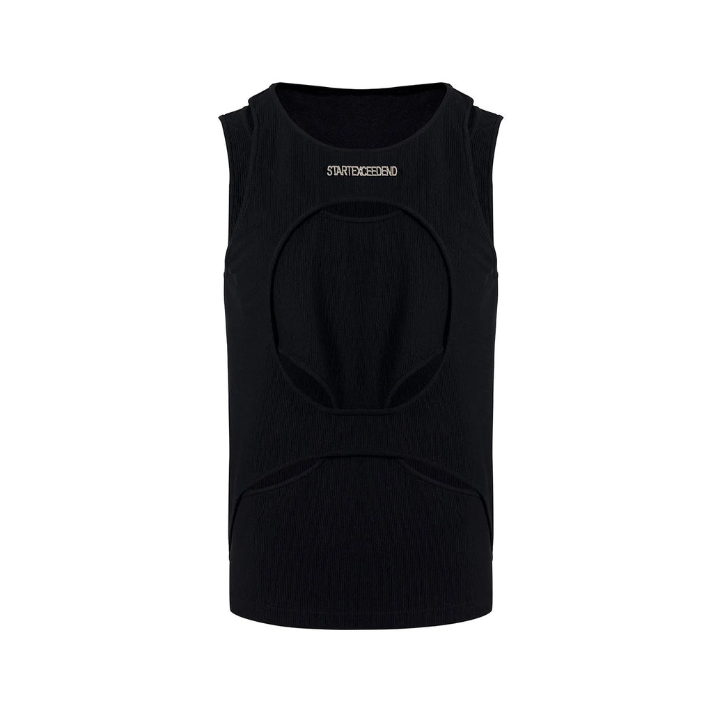 Man wearing a loose-fitting black sleeveless waistcoat with a round neck, made from a lightweight hollow thread fabric.