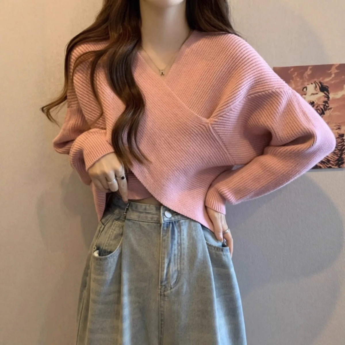 Lazy short sweater design blouse in loose fit, long sleeves, available in five colours including black and white, size S to L
