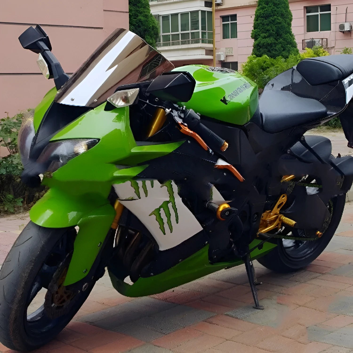 Blue and brown motorcycle windscreen for Kawasaki ZX-6R and ZX-10R sports bikes.