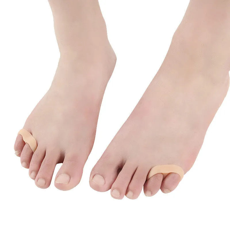 Double ring little toe separator in SEBS, skin colour and white, 1 pair for daily leisure foot care