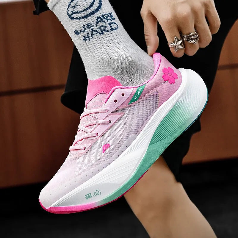 Low-top carbon plate running sneaker in a modern colour with mesh upper and natural rubber sole.