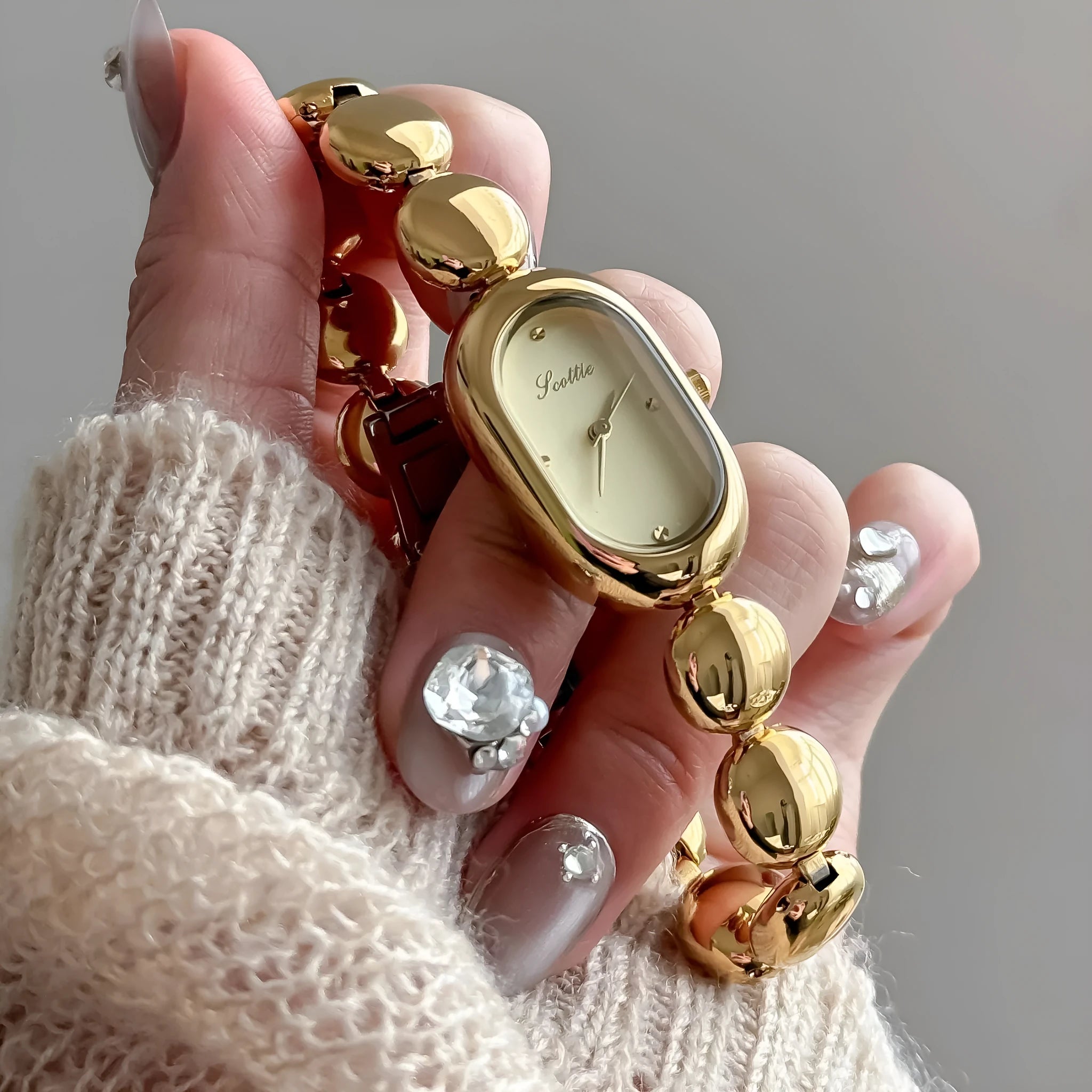 Women's oval bracelet fashion watch in a choice of seven colours with a 9mm case.