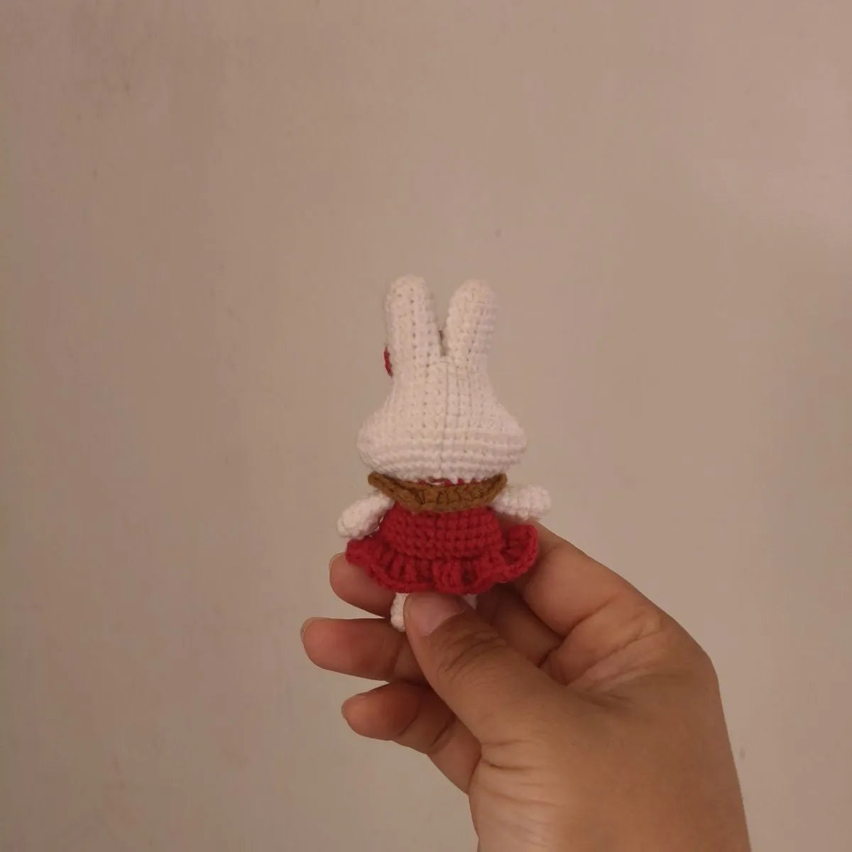 Hand-crocheted wool rabbit key chain pendant decoration accessory