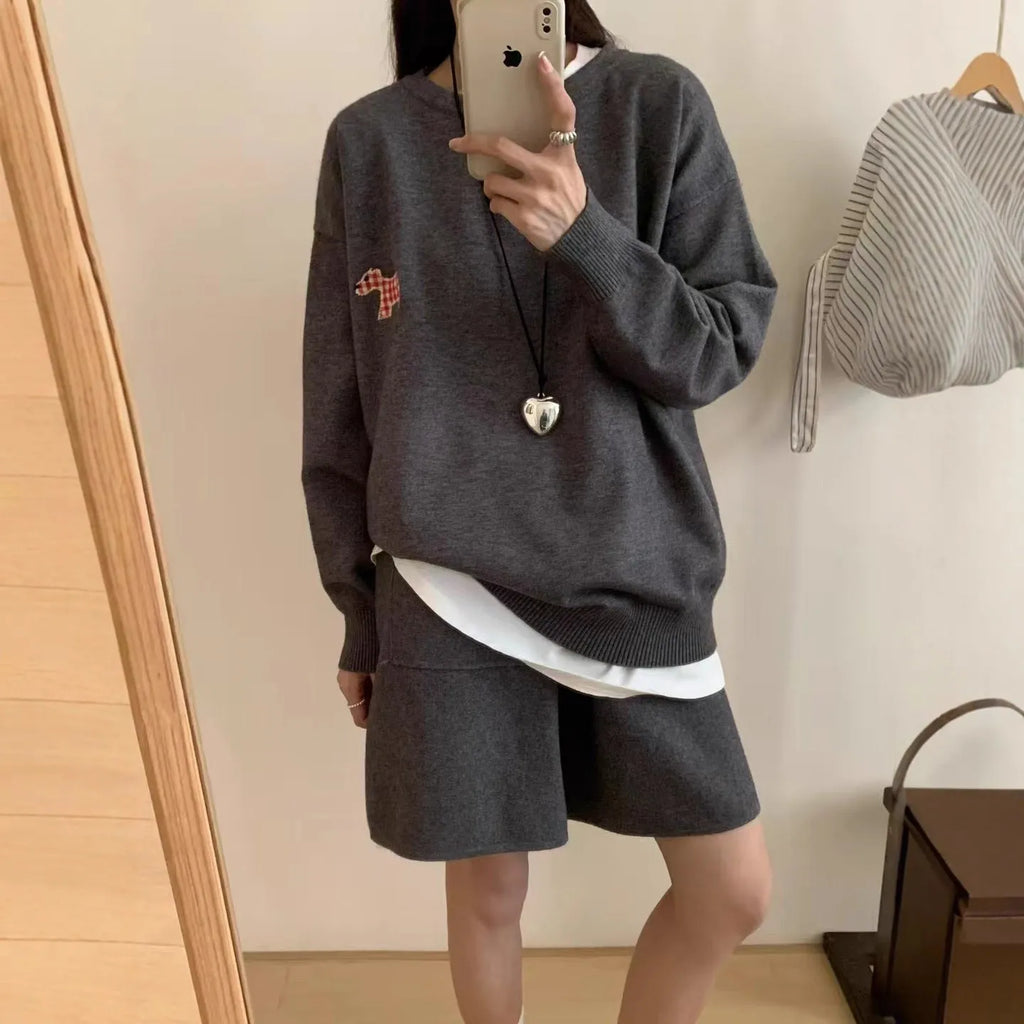Women's casual knitted sweater and shorts suit with animal embroidery pattern in imitation cashmere fabric