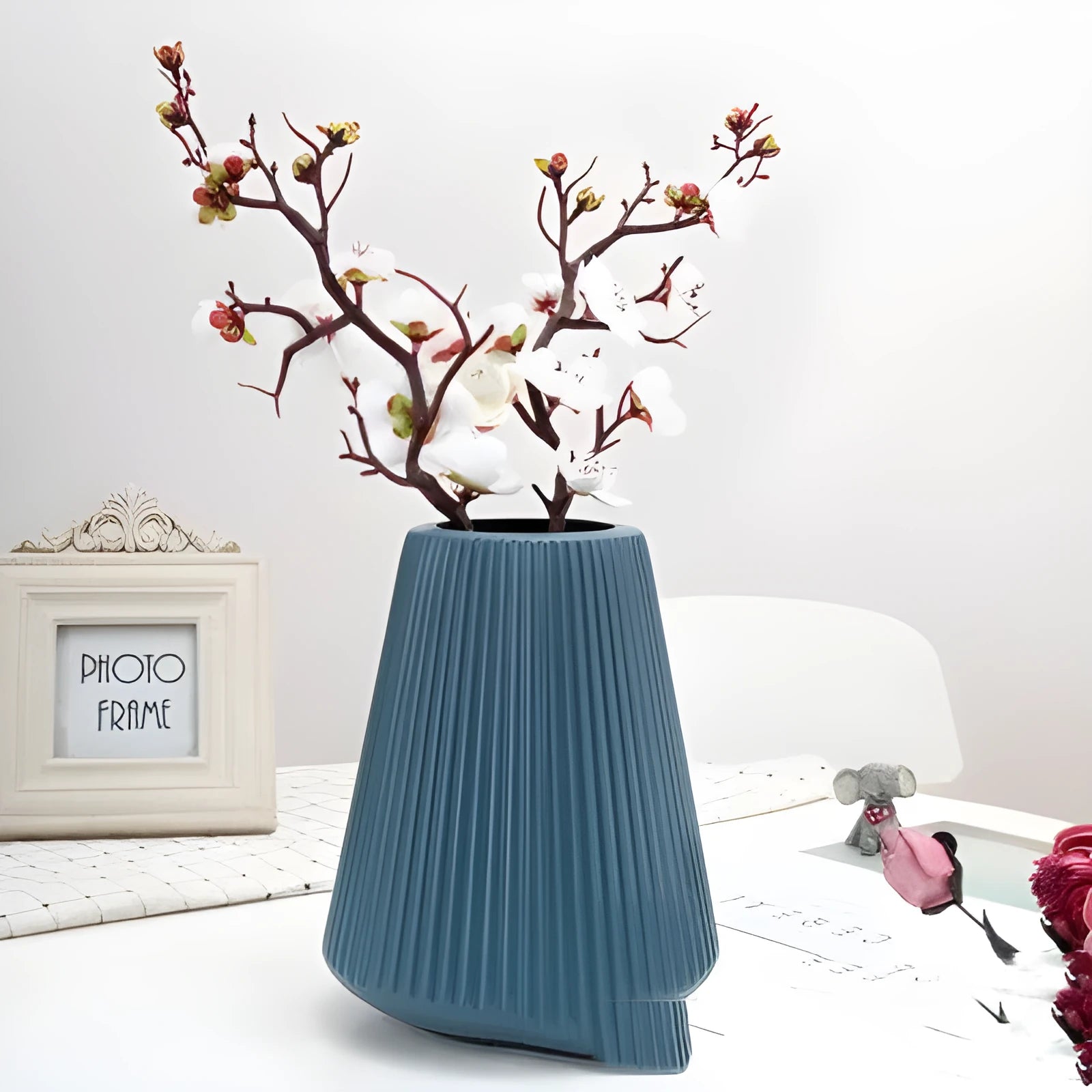Melamine plastic colourful decorative flower vase measuring 16x20cm in blue, green, pink, or white options