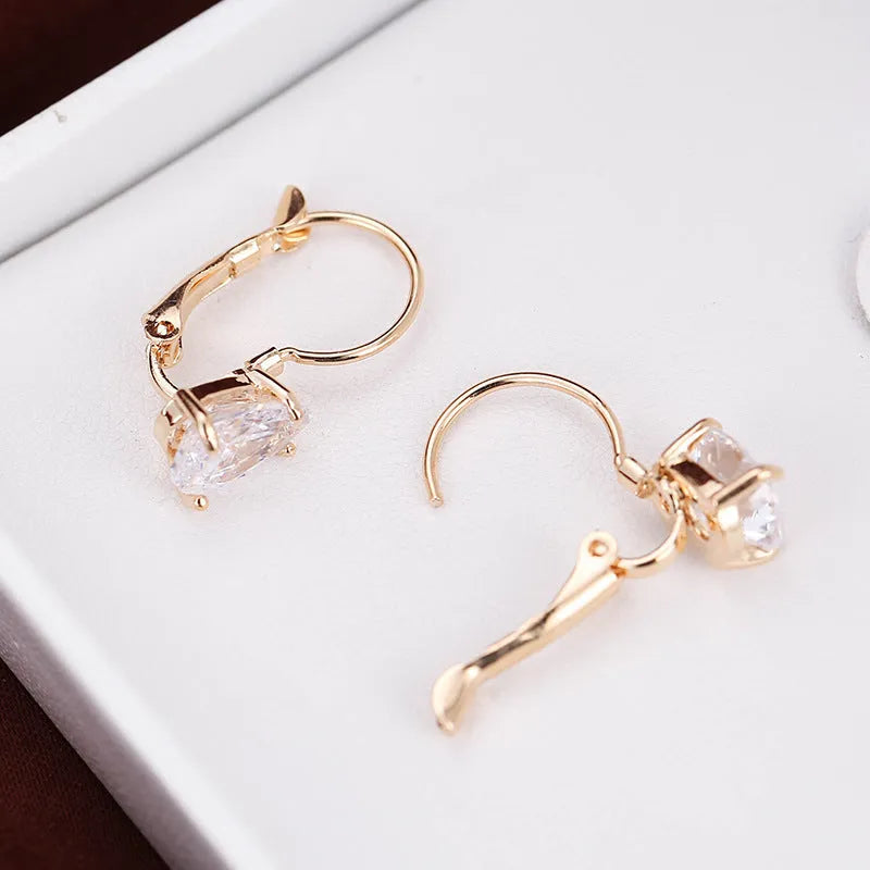 Pair of drop-shaped fashion earrings with gem inlay in gold or platinum plating