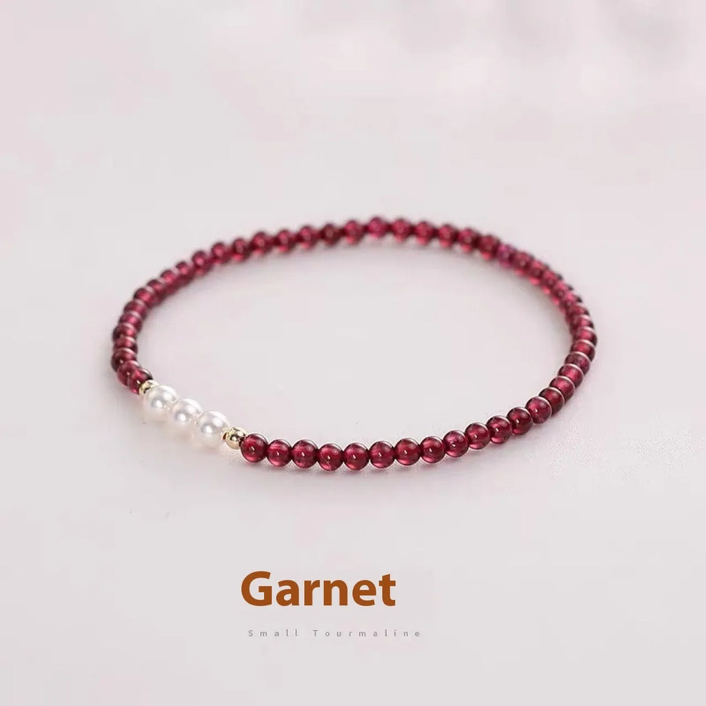 Women's elastic bracelet with 3mm Chinese garnet and artificial pearl crystal beads.
