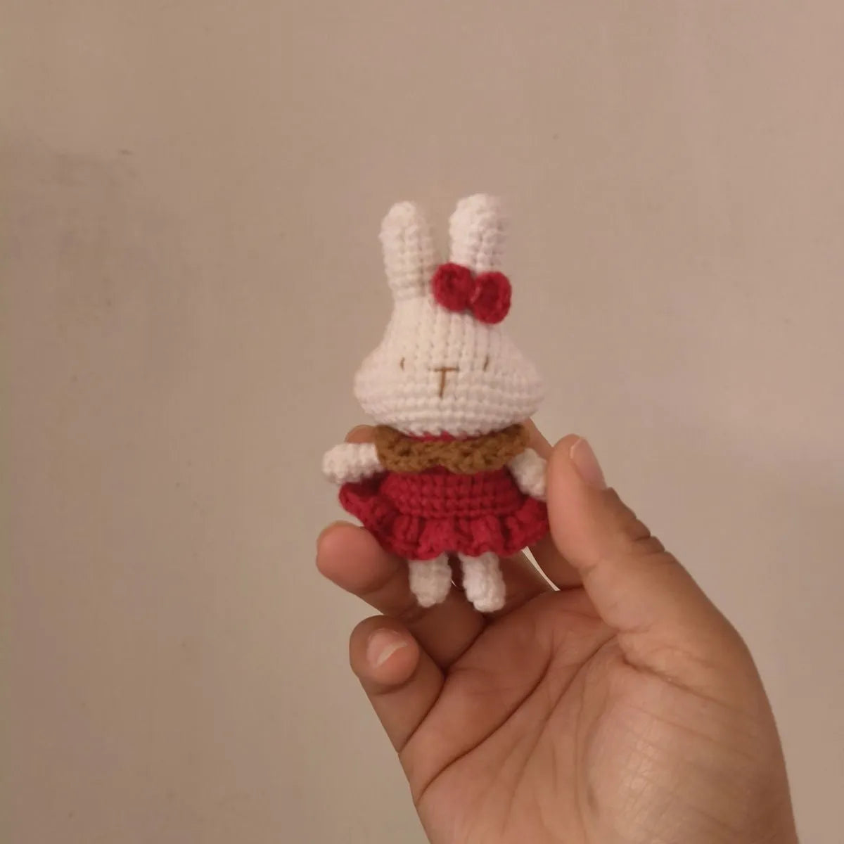 Hand-crocheted wool rabbit key chain pendant decoration accessory