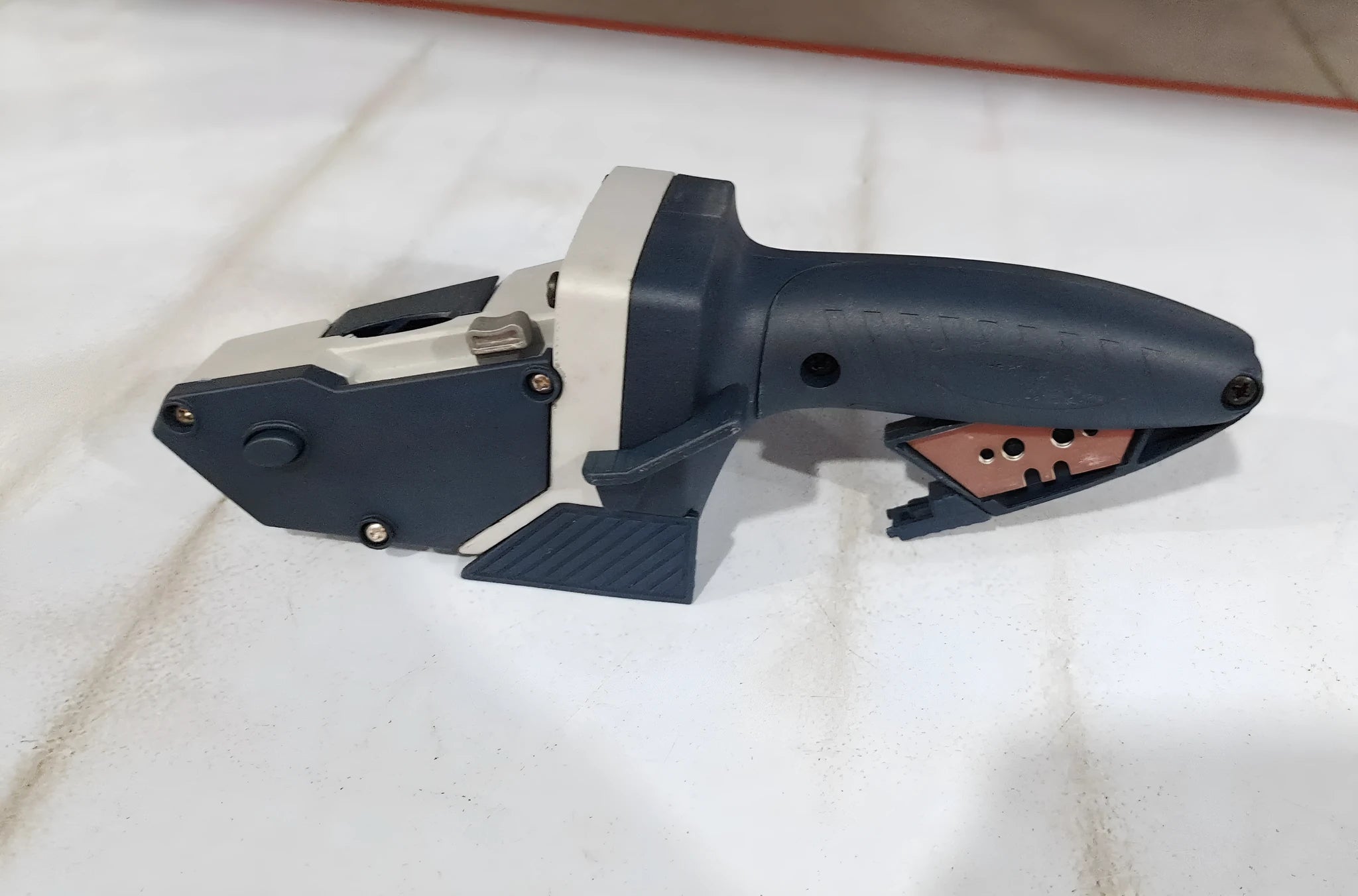 Blue aluminium alloy and TPR plastic woodworking cutter with precise scale for multi-board cutting