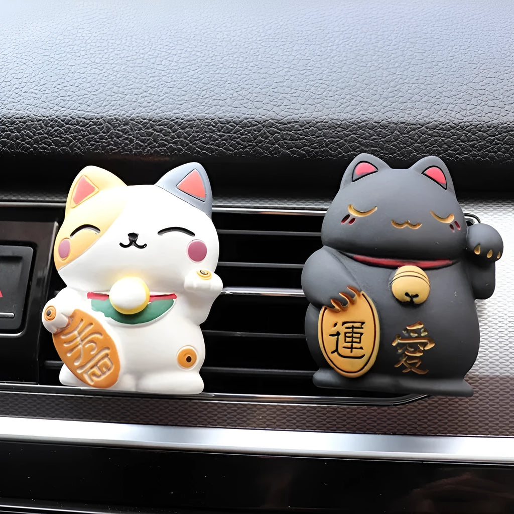 Resin fortune cat car vent aromatherapy clip in black or white colour options