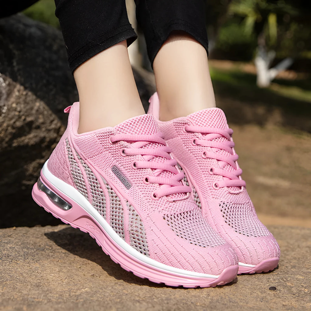 Women's breathable mesh running trainers in black and white, sizes 35 to 43, lightweight athletic shoes