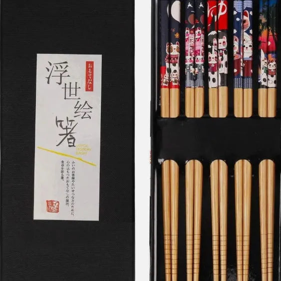 Five pairs of bamboo chopsticks with Japanese lucky cat and blue patterns in gift packaging