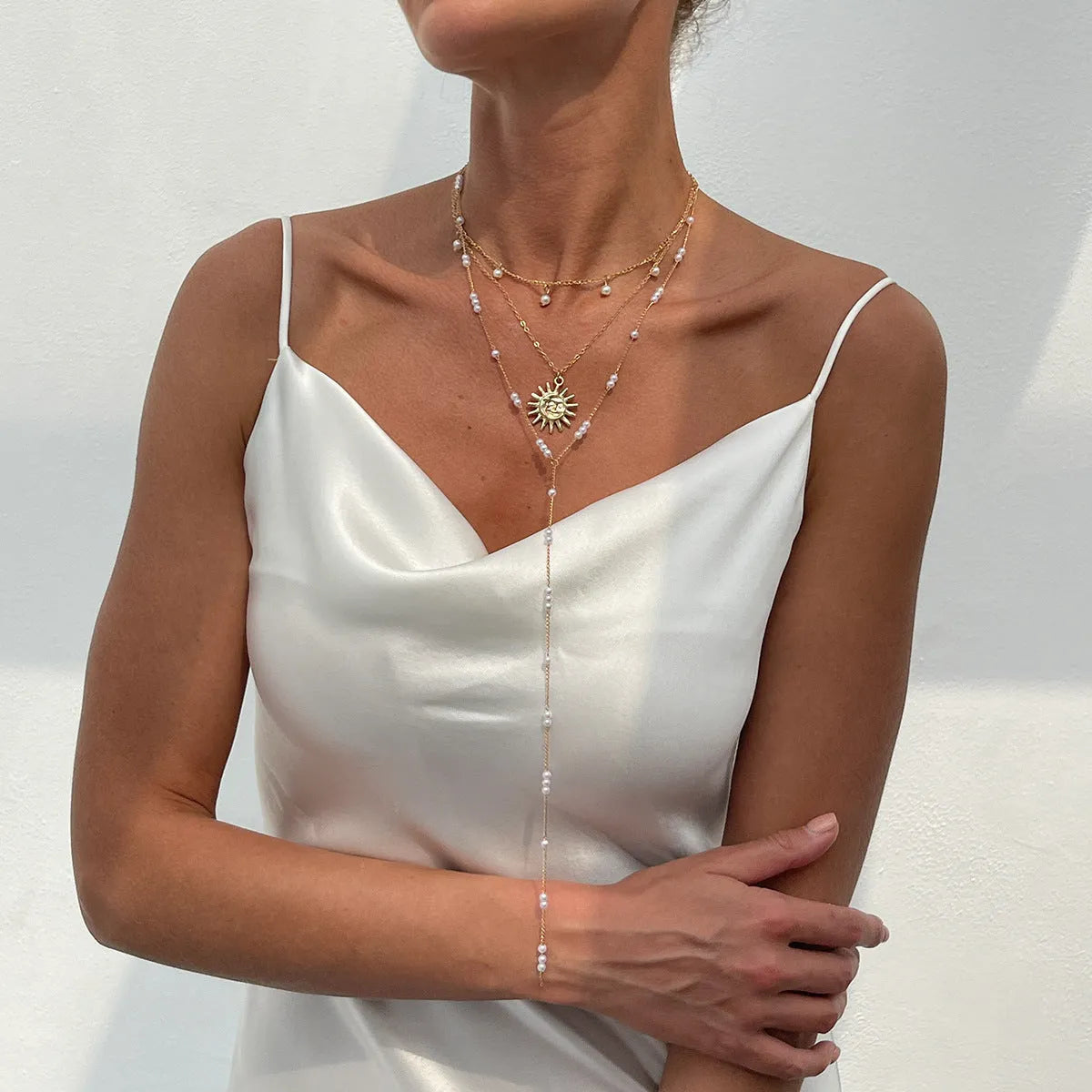 Long Y-shaped tassel pendant twin necklace in imitation pearl with gold electroplated finish on woman