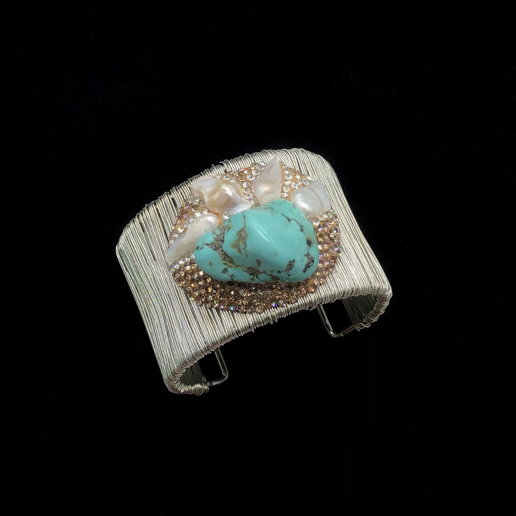 Silver coloured women's bracelet with pearl material and diamond inlay in original baroque design