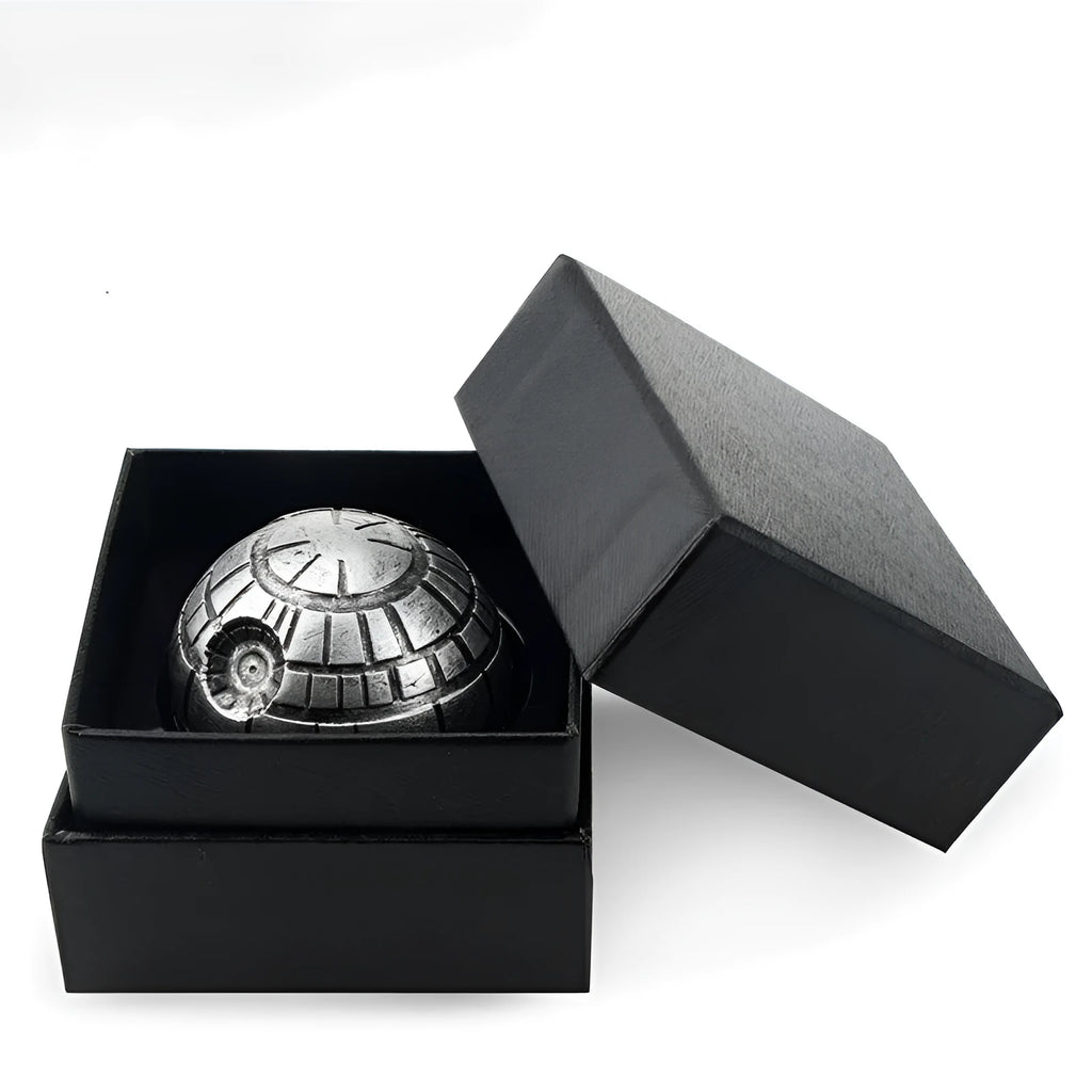 Three-layer 50mm zinc alloy and aluminium grinder in silver grey colour