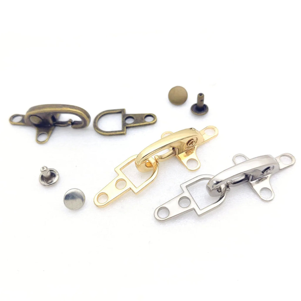 Zinc alloy aircraft-shaped hanging buckle decoration in bronze, gold, gun colour, or silver finish measuring 5.85 cm.