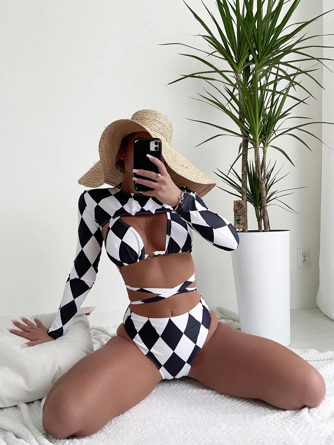 Ladies three-piece long sleeve bikini set in plaid pattern for swimming