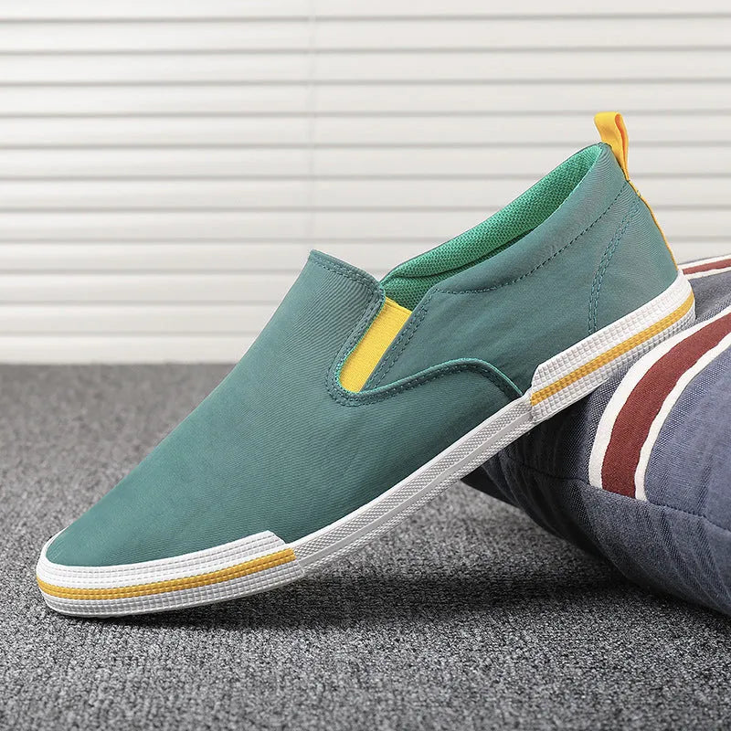 Men's casual canvas sneakers in three colours with vulcanised rubber sole and low-top design