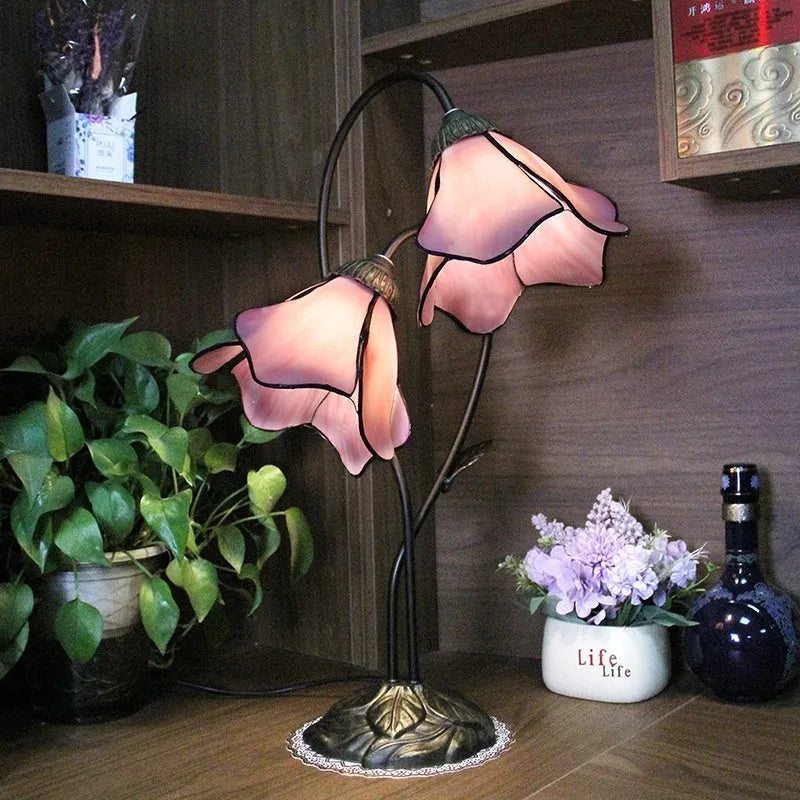 Retro American desk lamp with glass lotus shade in sofa tea art style