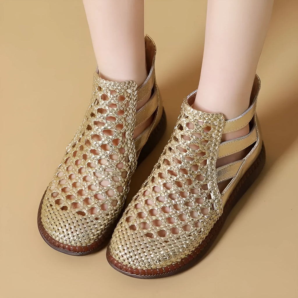 Women's flat sandals with round toe and soft TPR soles in gold colour