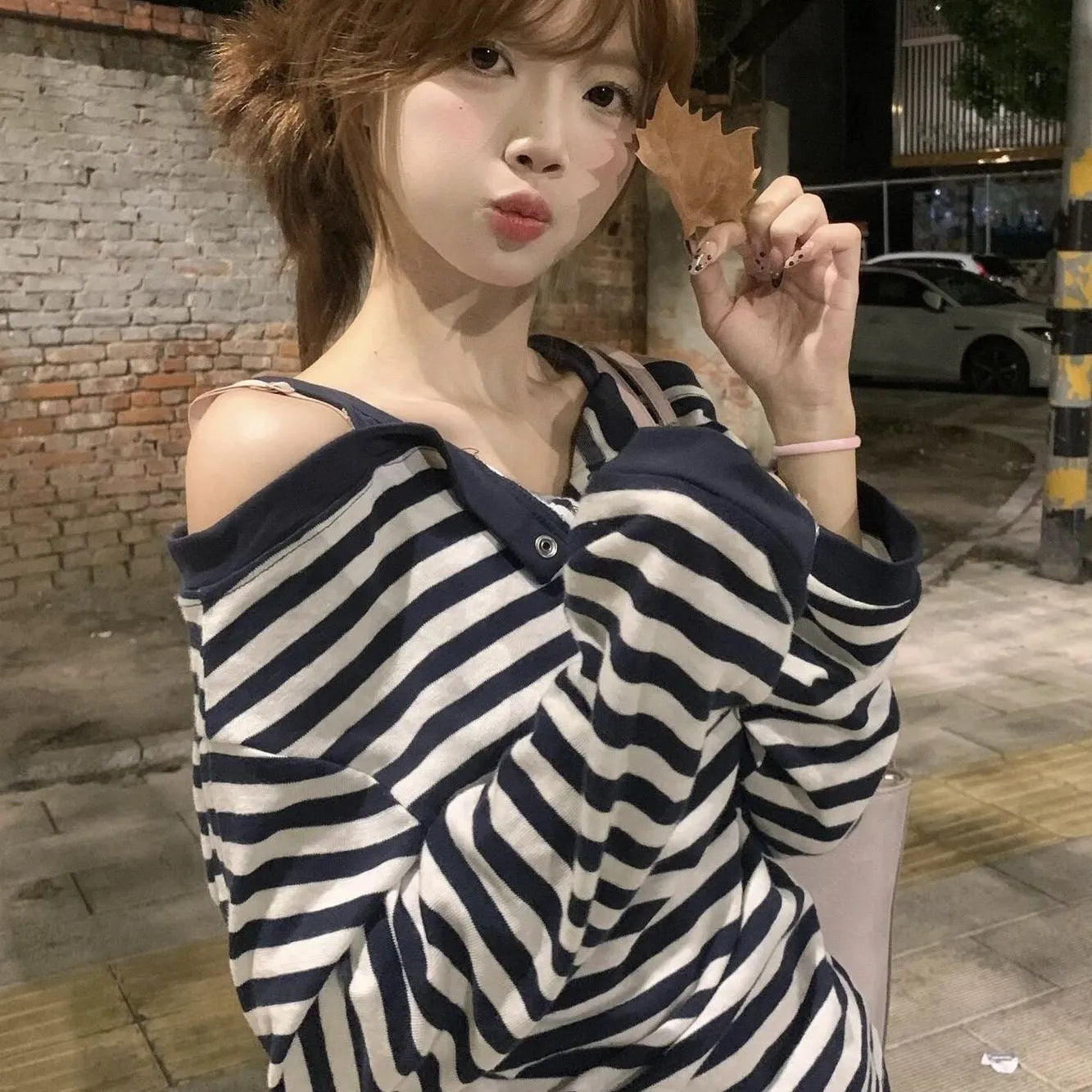 Dark blue Korean-style women's oversized long-sleeved t-shirt with striped patterns and embroidery