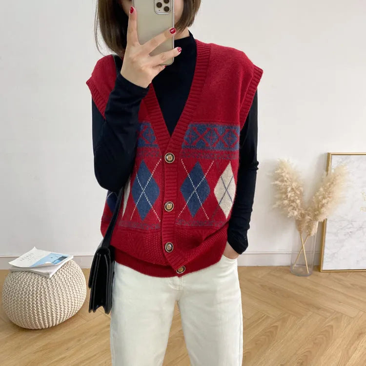 Women's loose sleeveless cardigan top in a red diamond plaid pattern