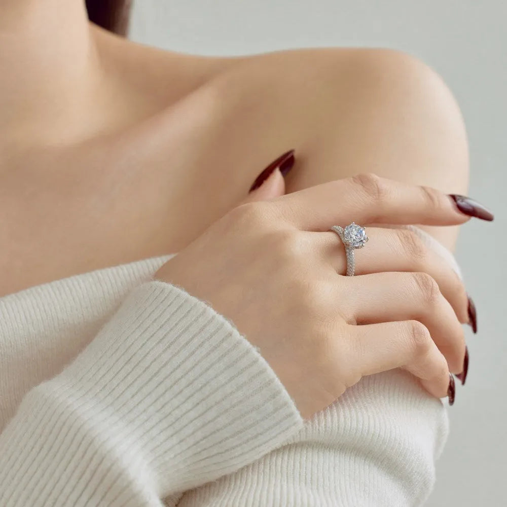 Pure silver women's ring with electroplated platinum or rose gold finish, geometric round design, sizes 5 to 9