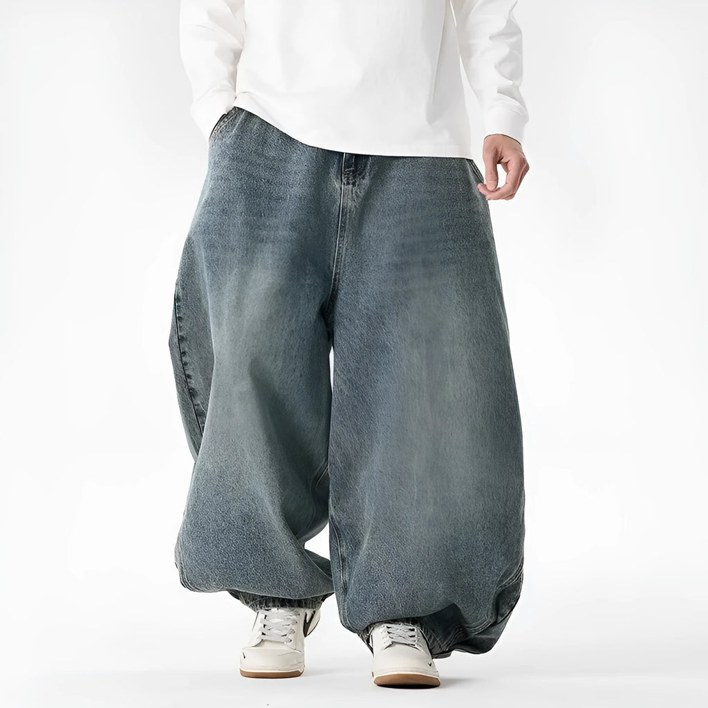 Men's plus size baggy jeans in cotton denim with straight leg opening