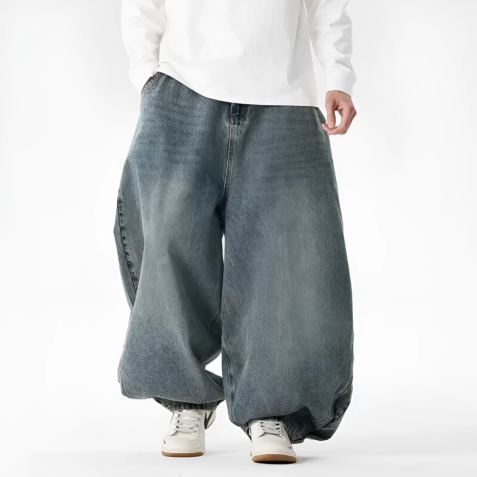 Men's plus size baggy jeans in cotton denim with straight leg opening