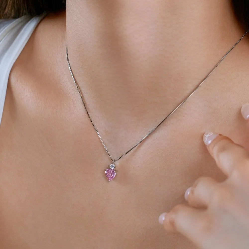 Women's 925 silver heart necklace with round diamond embellishment and electroplated finish
