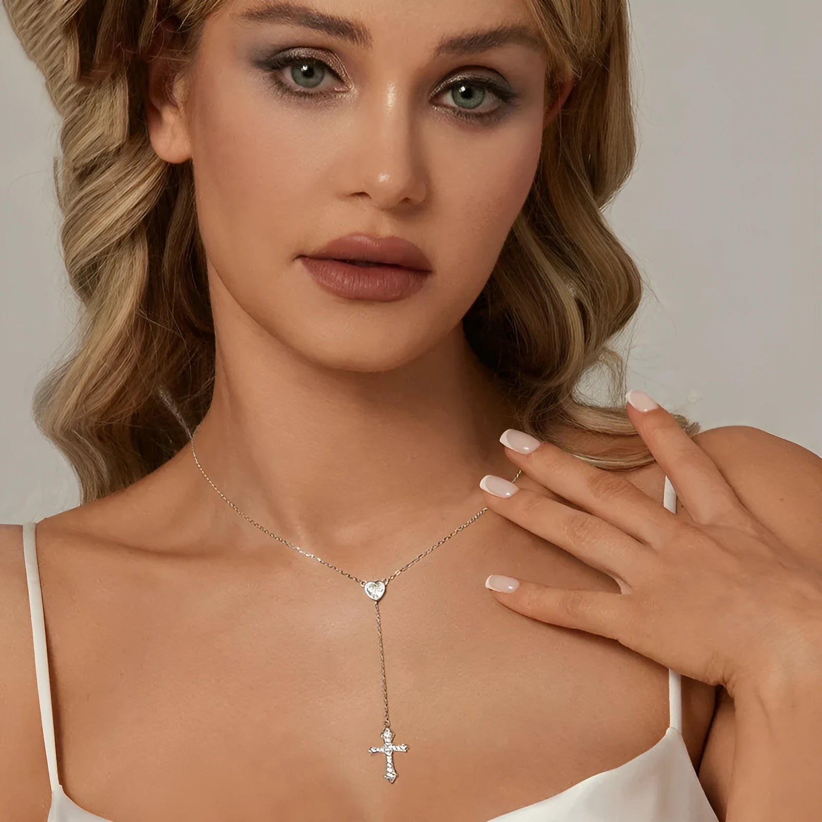 925 silver necklace with simple V-neck design and love cross pendant on O-ring chain