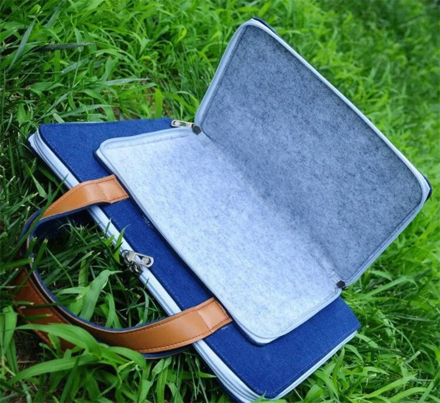 Felt laptop bag for 14-inch laptop, handheld, multicolor with zip closure