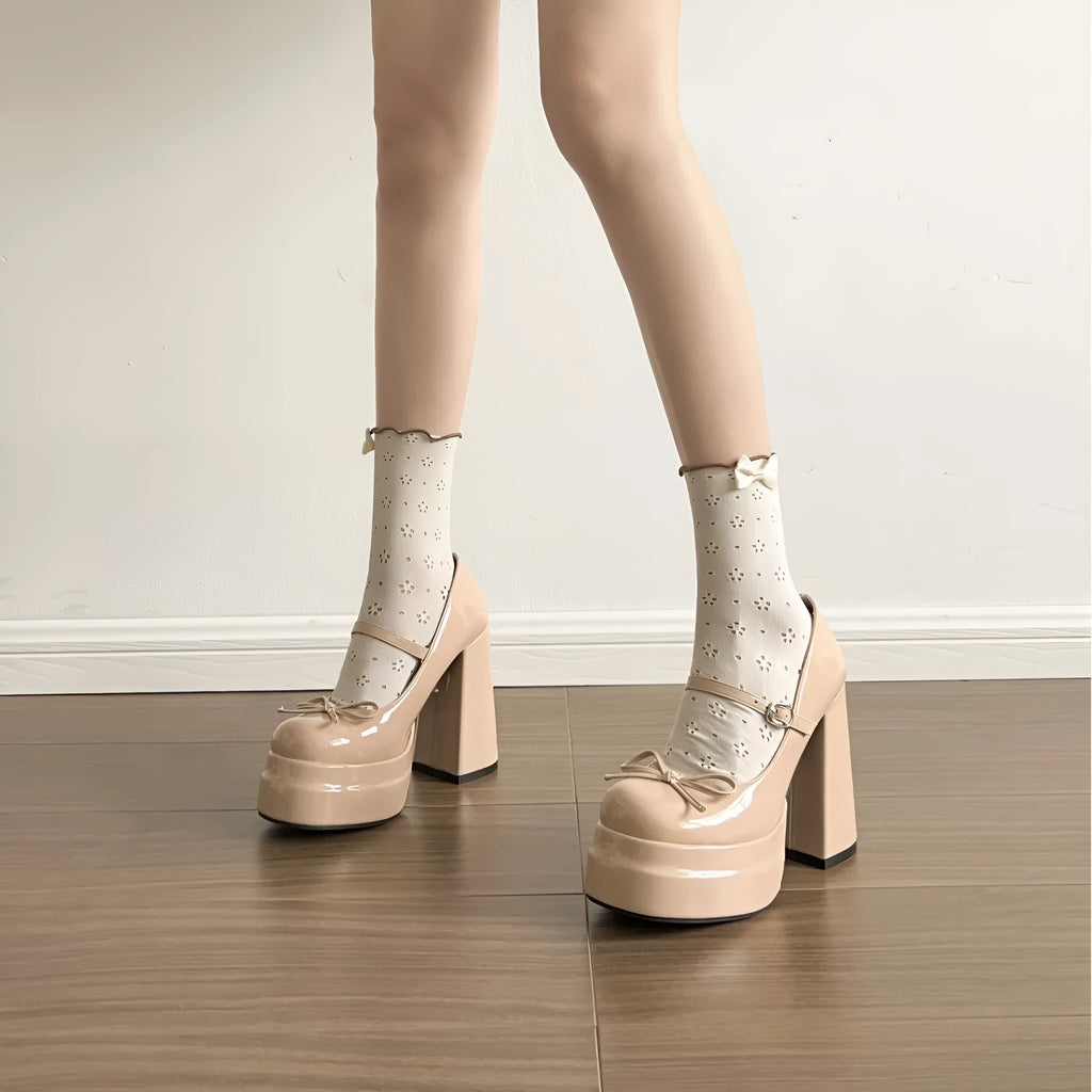 Women's chunky heel platform Mary Jane shoes in black with buckle closure and round toe