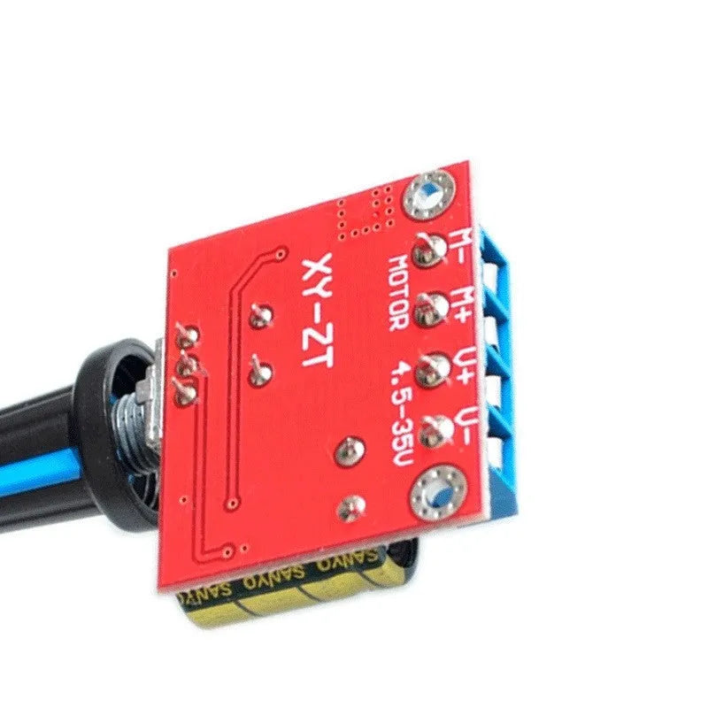 PWM DC motor speed controller with adjustment knob, compact 30mm x 26mm dimensions for 5V-35V operation