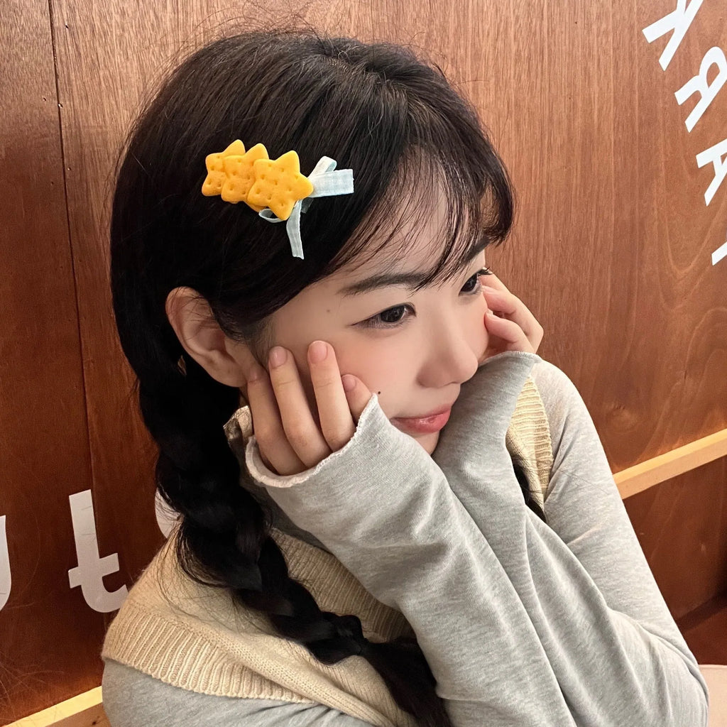 Plastic bow hairpin sweet style with star details for female