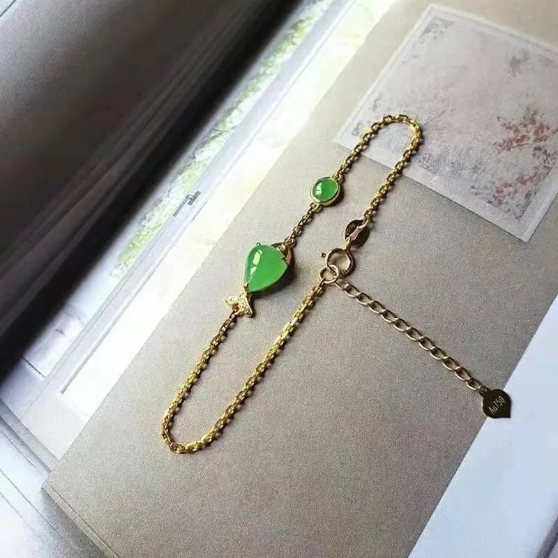Electroplated yellow gold retro style bracelet with copper alloy and plastic construction