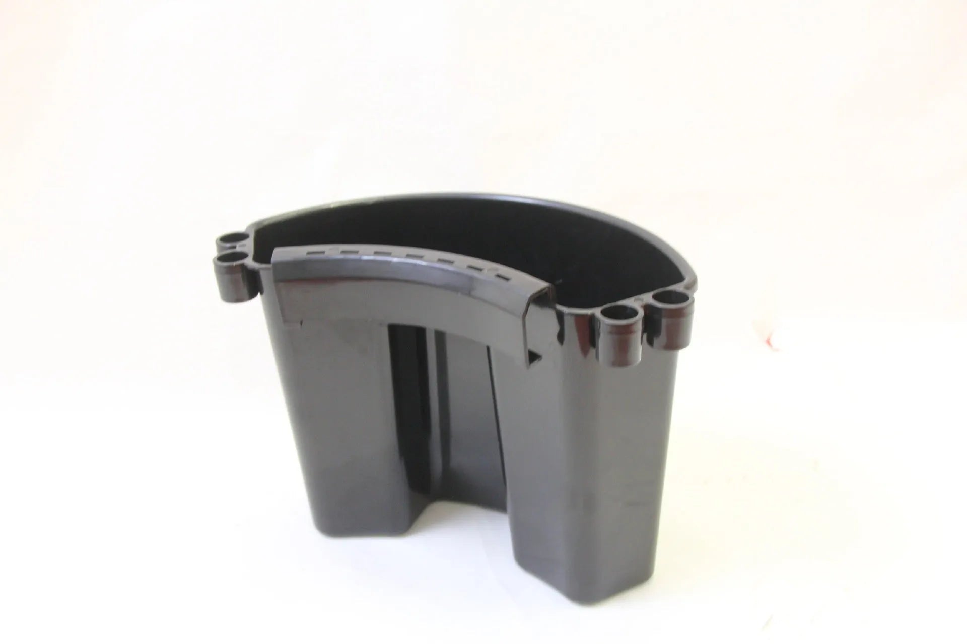 A 20-litre car washing bucket made from black PP plastic, suitable for vehicle cleaning.