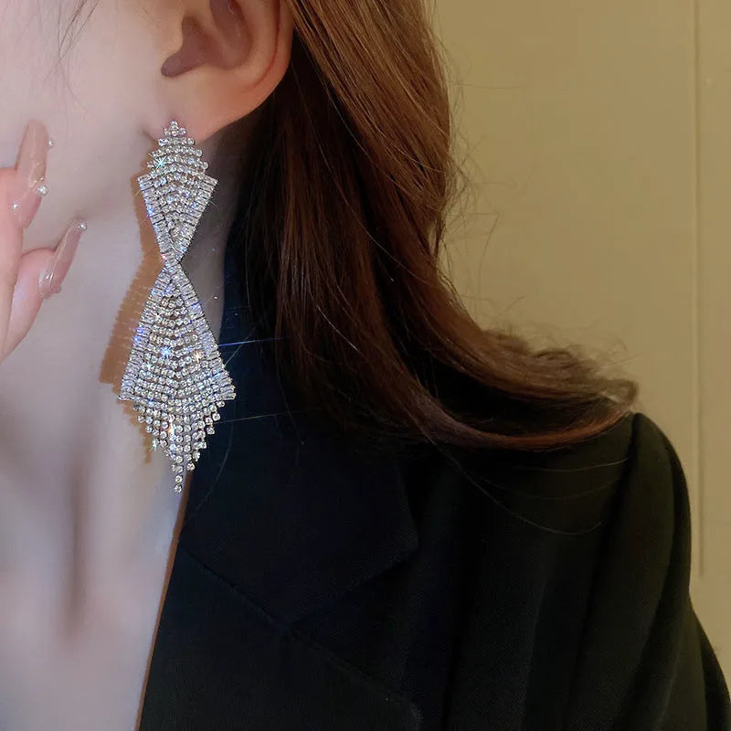Rhinestone Inlaid Claw Chain Tassel Long Earrings for Women Copper Geometric Diamond Silver Needle Blue Gold Silver Option Shape Ins Style Drop Earrings