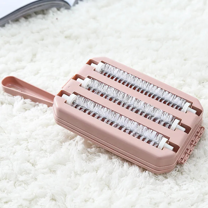 Electrostatic dusting brush for fabric hair removal, plastic, 15g, blue colour with two rows of brushes