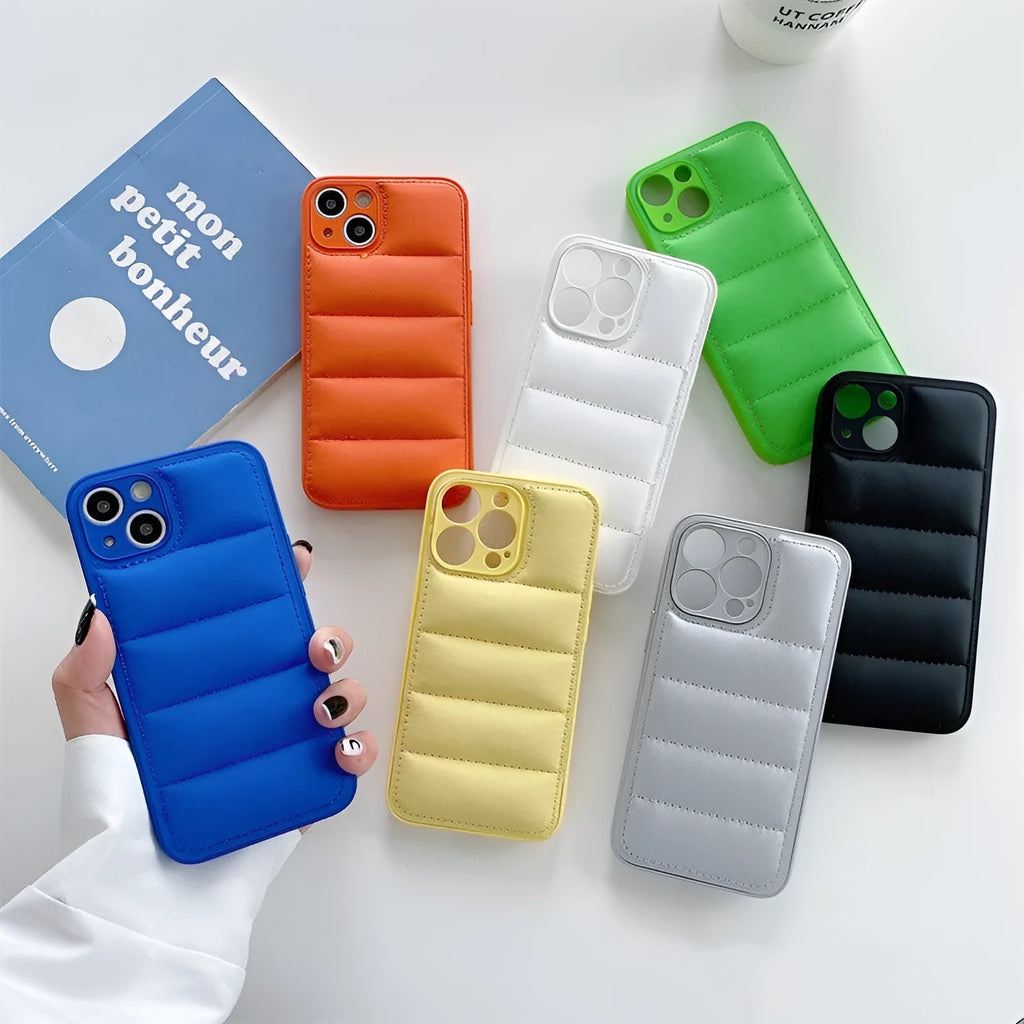 Solid colour TPU and PC back cover phone case for iPhone 14, 14 Pro, 14 Pro Max and 14 Plus in black, yellow, orange, green, blue, silver and white