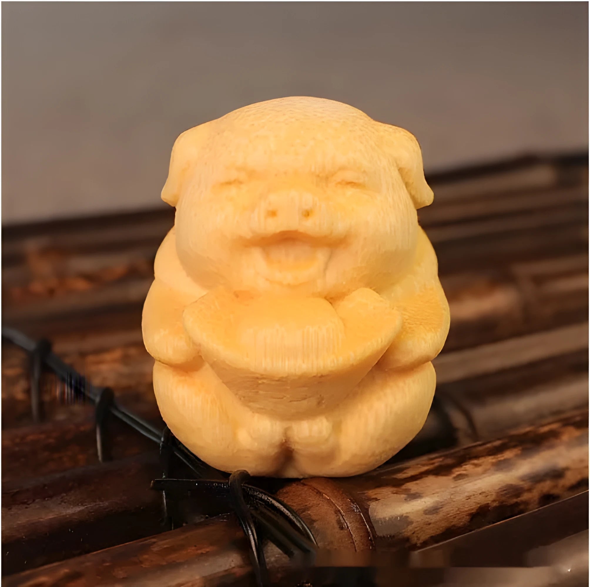 Solid bamboo Fulu Pig carving ornament measuring 4cm height with cute style design