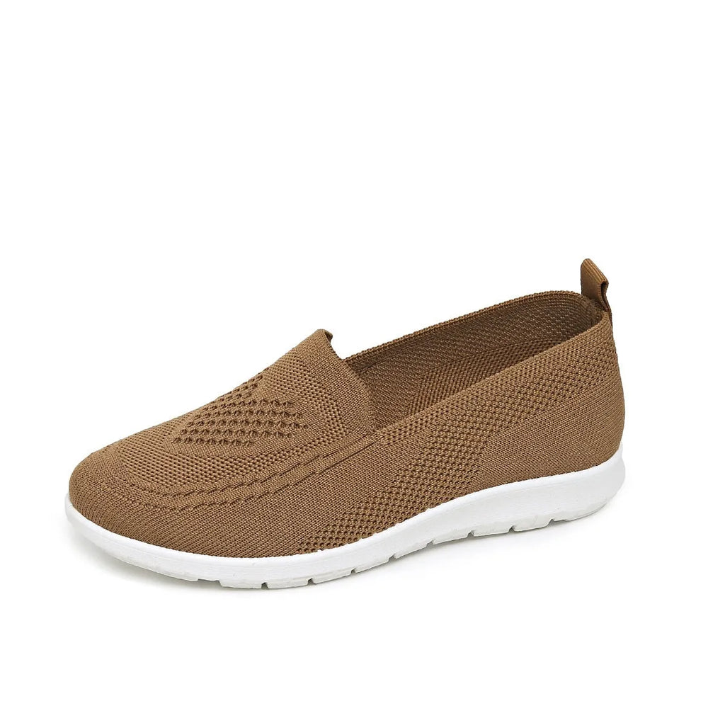 Plus size women's low-top cloth shoes with flat heel and heart-shaped pattern in various colours.