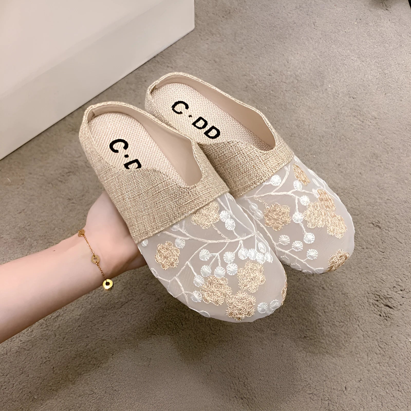 Women's low heel flat slip-on hollow sandals in gold with mesh upper and floriculture pattern