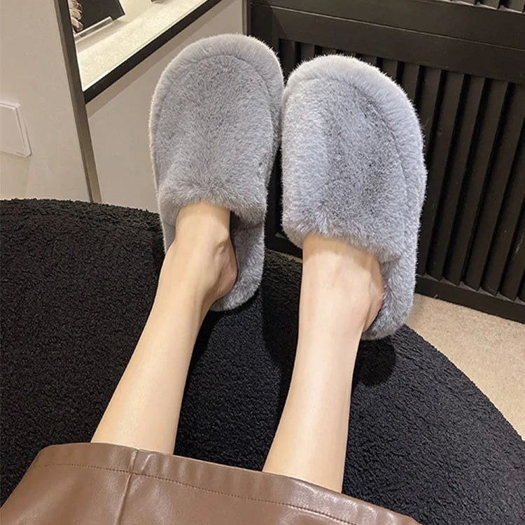 Women winter open-toe slippers with 3cm heel in beige, plush upper and black rubber sole