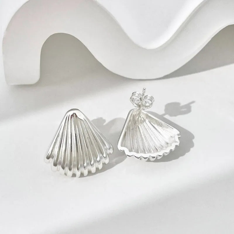 S925 sterling silver fan-shaped geometric stud earrings for women with electroplated finish