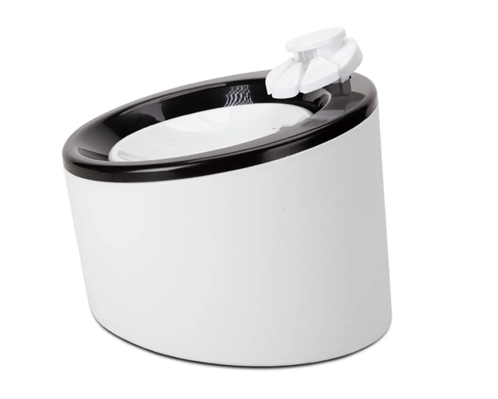 White plastic automatic drinking machine for cats and dogs with USB power cable