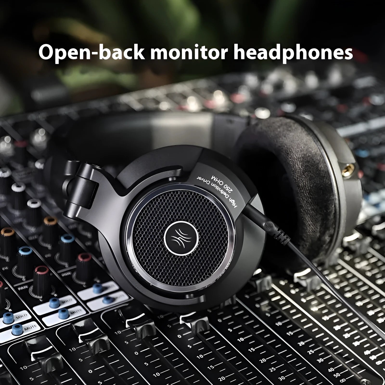 Wired monitor headset M80 with 40mm driver, noise reduction, 3m cable, and dual plug for studio DJ phone use