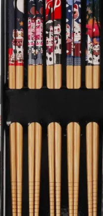 Five pairs of bamboo chopsticks with Japanese lucky cat and blue patterns in gift packaging