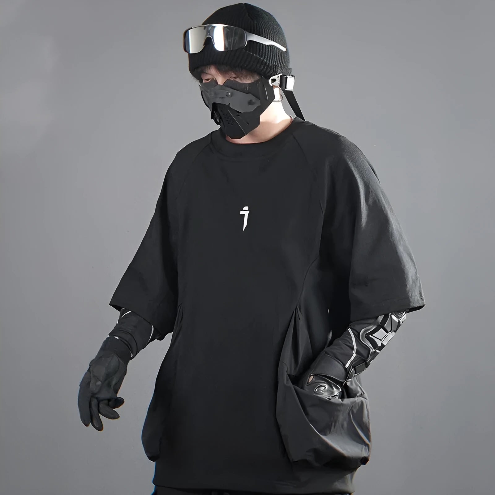 Men's loose casual cotton short sleeve T-shirt with big pockets in black colour