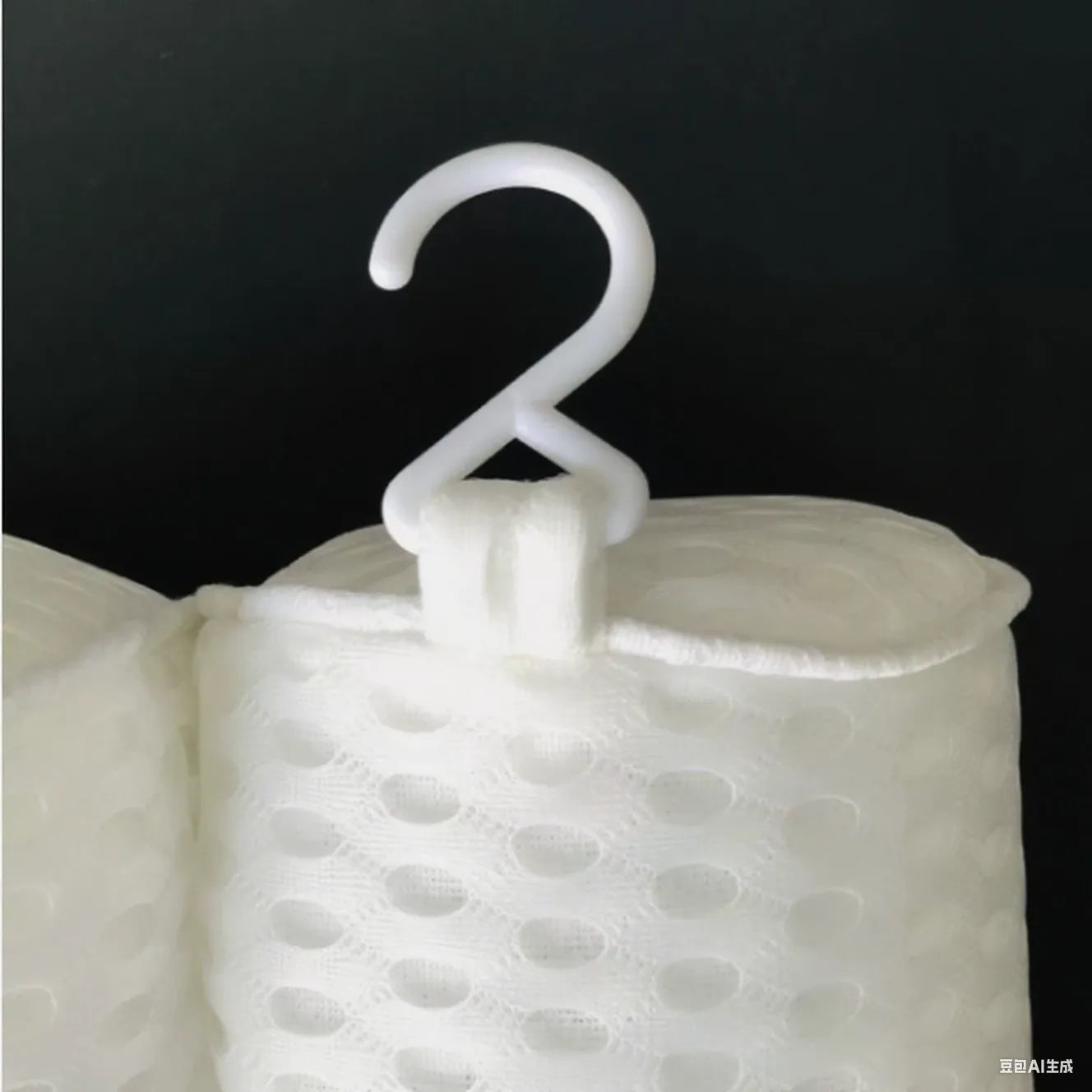White 4D mesh bathtub pillow with 7 suction cups on a smooth bath surface.